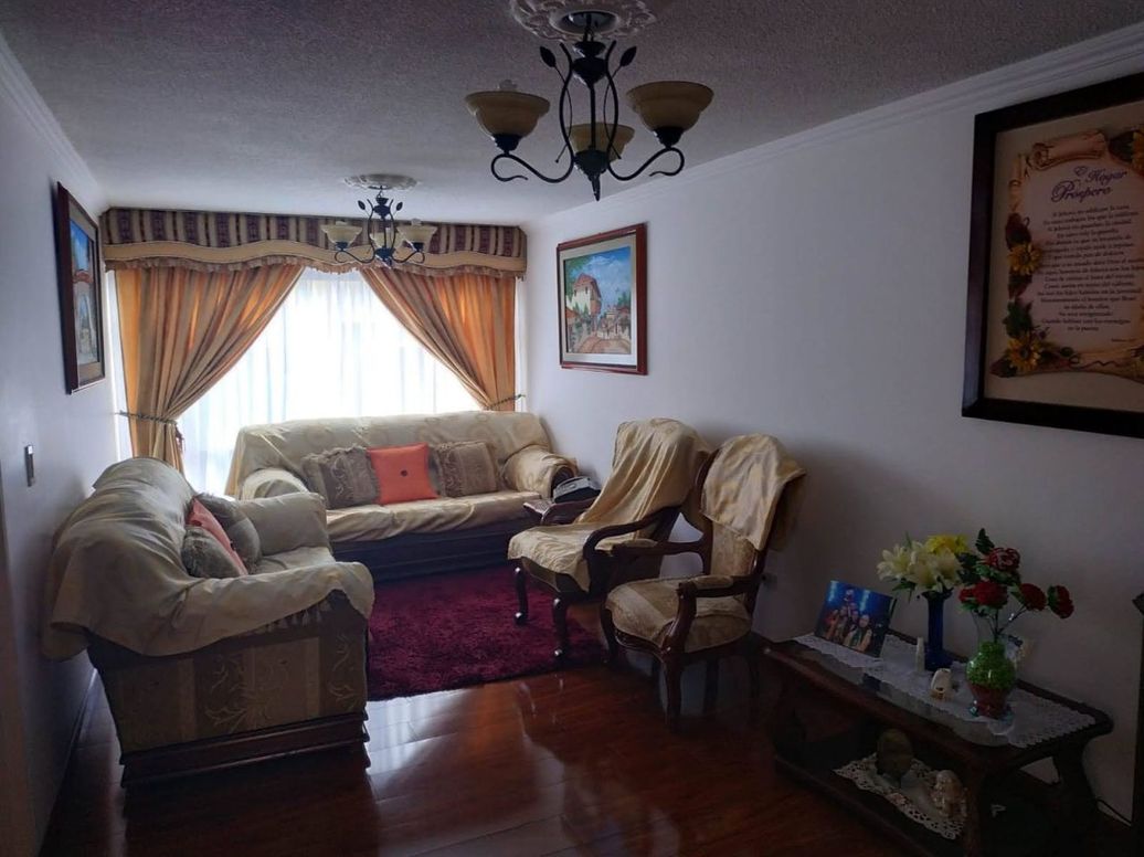Casa de 6 alcobas en venta en Cjr. Cerezo Hacienda El Otoño, Bogotá, 300 m² · foto 6 de 10