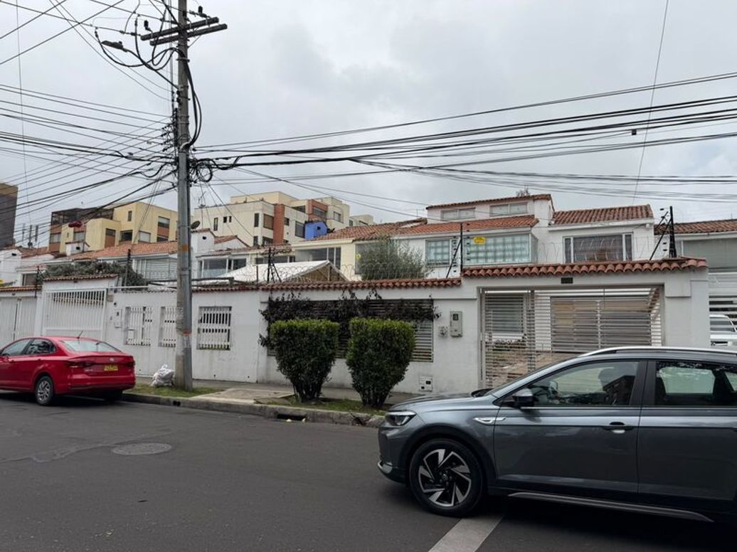 Casa de 4 alcobas en venta en Los Cedritos, Bogotá, 287 m² · foto 4 de 11