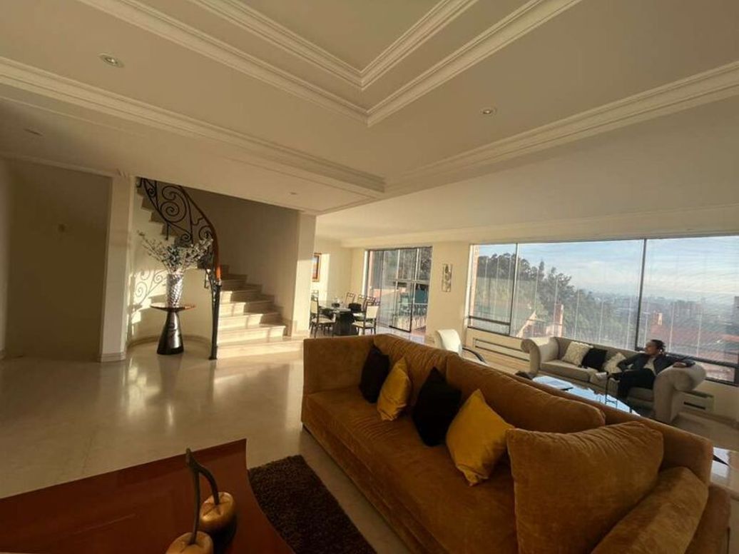 Casa de 5 alcobas en venta en Usaquén, Bogotá, 520 m² · foto 2 de 18