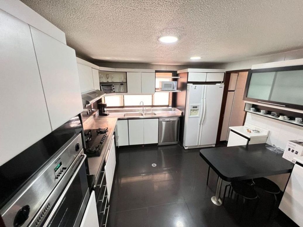 Apartamento de 3 alcobas en arriendo en Chico, Bogotá, 144 m² · foto 6 de 20