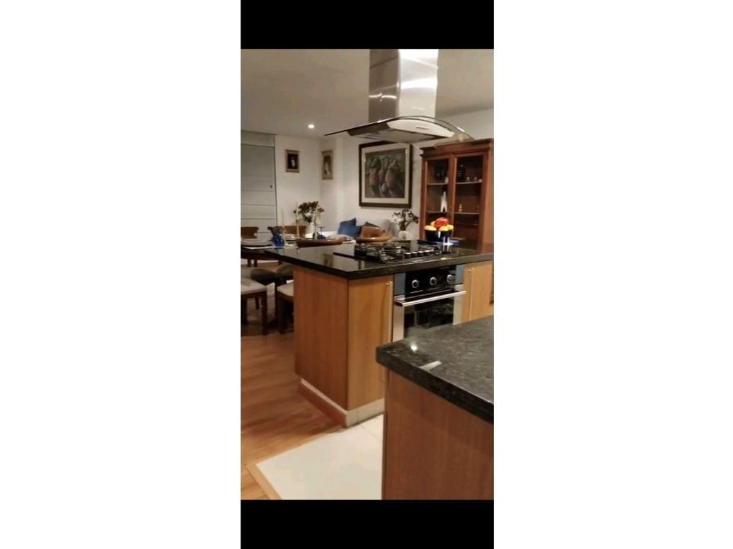 Apartamento de 2 alcobas en venta en Santa Barbara, Bogotá, 83 m² · foto 2 de 10