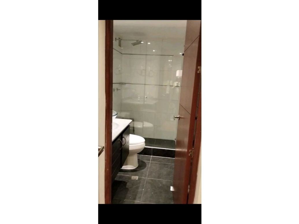 Apartamento de 2 alcobas en venta en Santa Barbara, Bogotá, 83 m² · foto 8 de 10