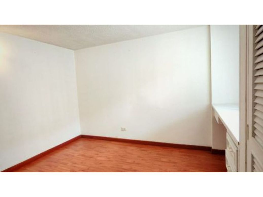 Apartamento de 3 alcobas en venta en San Cipriano, Bogotá, 57 m² · foto 11 de 12