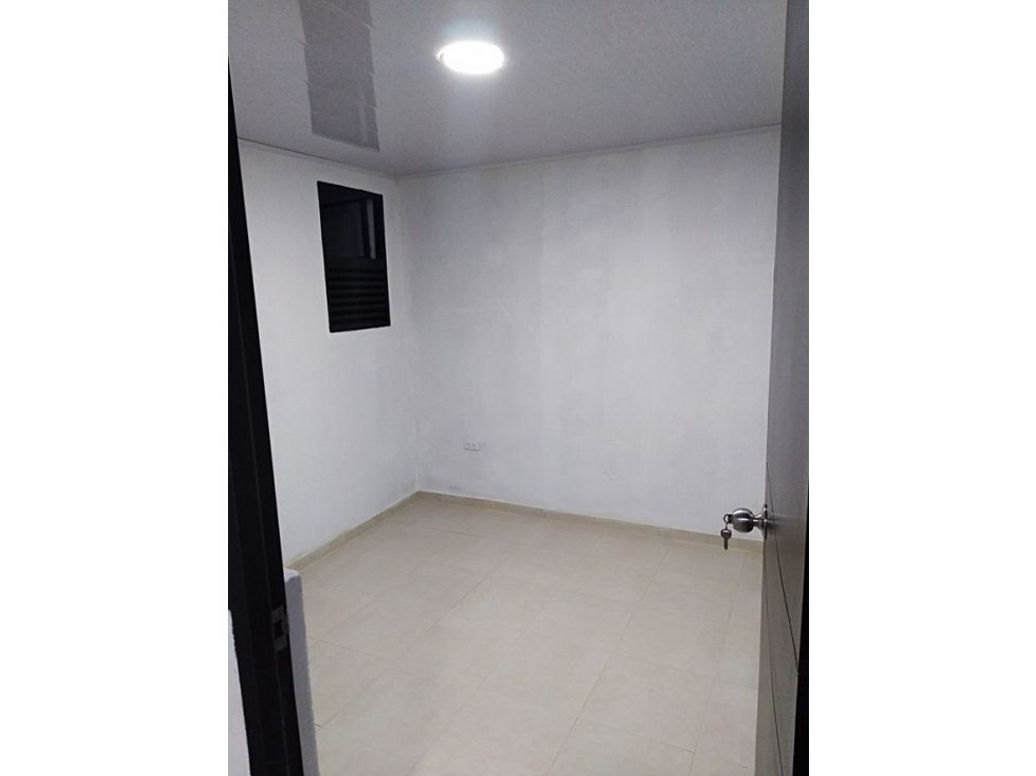 Casa de 11 alcobas en venta en El Refugio, Bogotá, 216 m² · foto 17 de 18