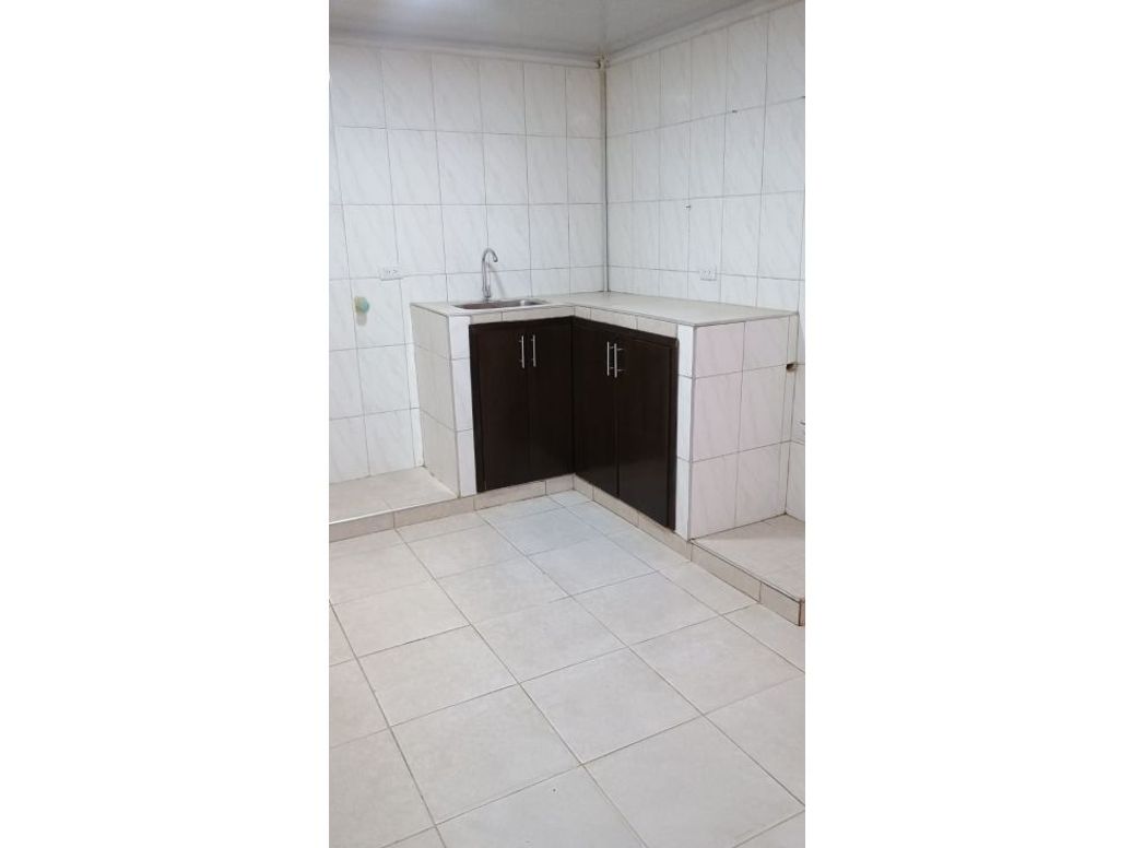 Casa de 11 alcobas en venta en El Refugio, Bogotá, 216 m² · foto 14 de 18