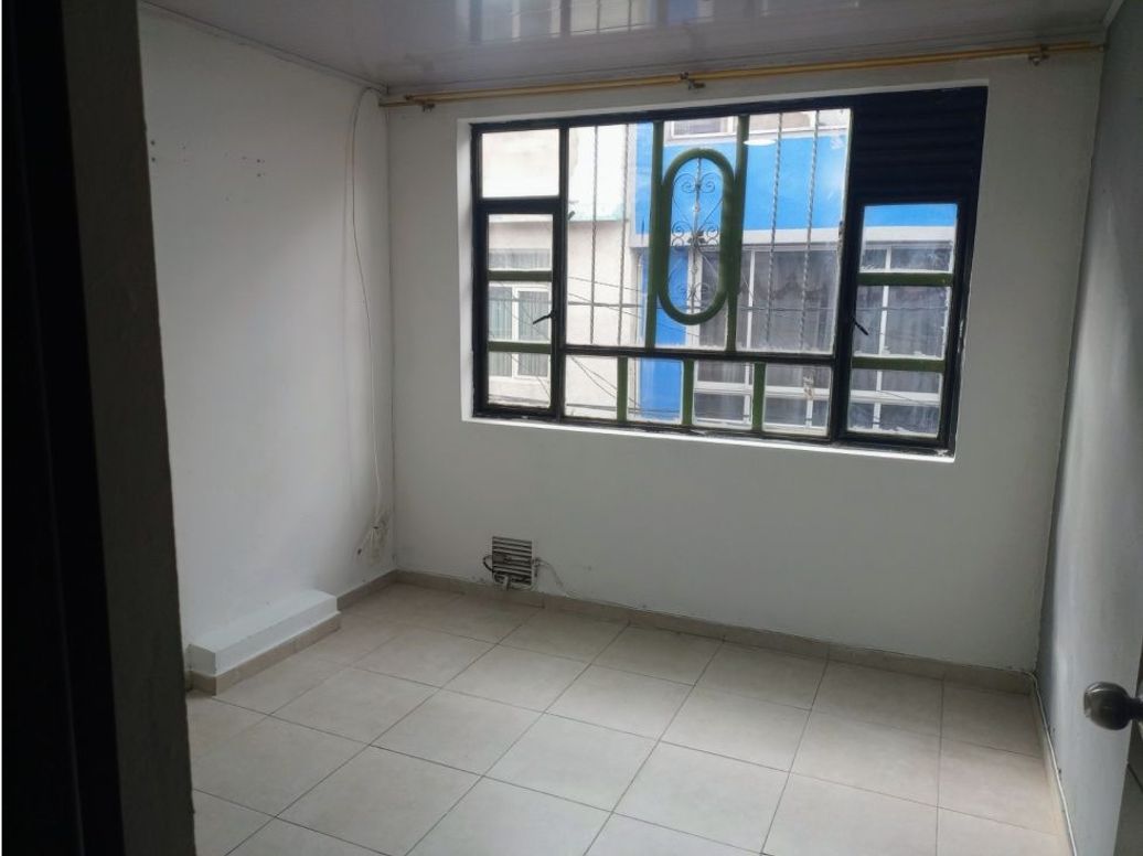 Casa de 11 alcobas en venta en El Refugio, Bogotá, 216 m² · foto 7 de 18