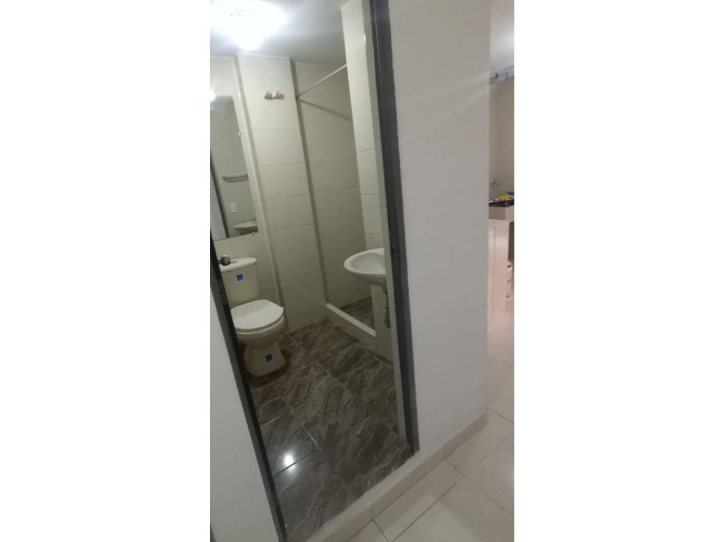 Casa de 11 alcobas en venta en El Refugio, Bogotá, 216 m² · foto 9 de 18
