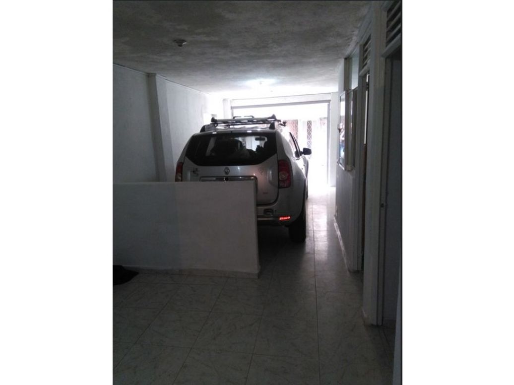 Casa de 11 alcobas en venta en El Refugio, Bogotá, 216 m² · foto 4 de 18