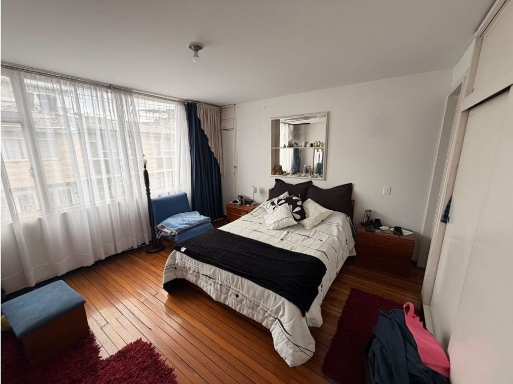 Casa de 8 alcobas en venta en La Aurora, Bogotá, 260 m² · foto 2 de 17