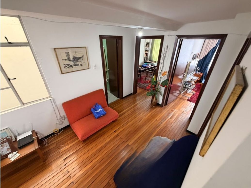 Casa de 8 alcobas en venta en La Aurora, Bogotá, 260 m² · foto 3 de 17