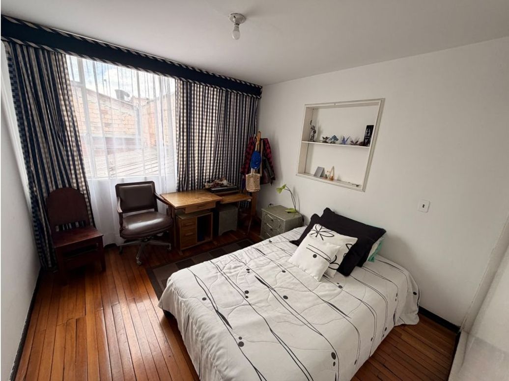 Casa de 8 alcobas en venta en La Aurora, Bogotá, 260 m² · foto 4 de 17