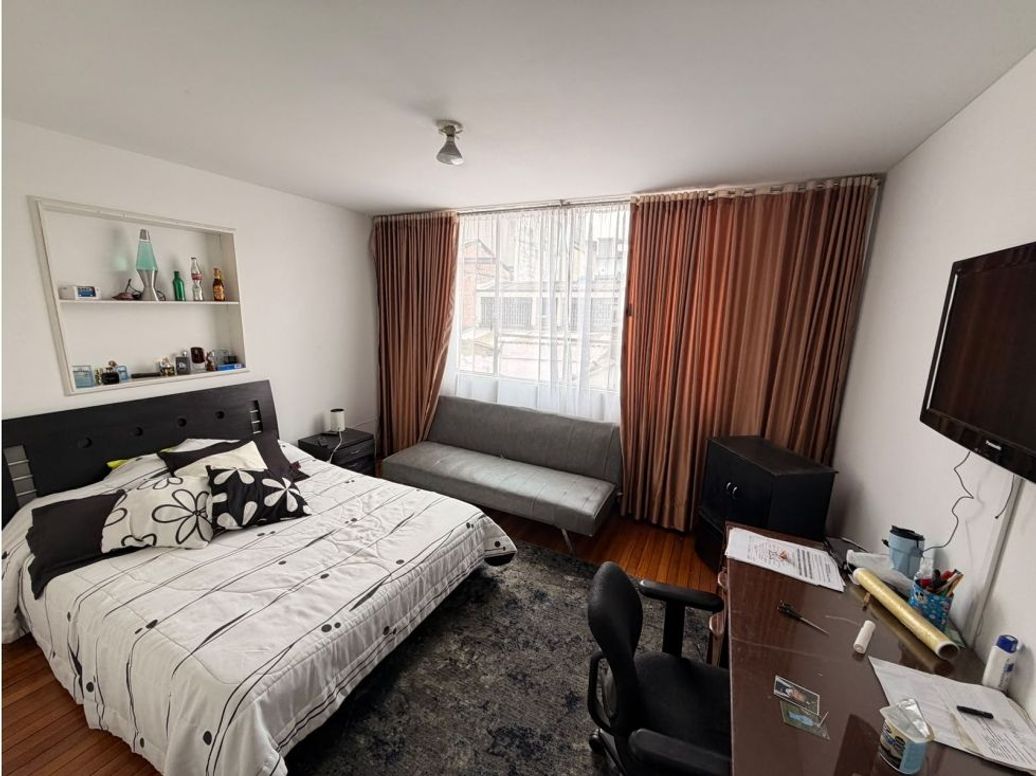 Casa de 8 alcobas en venta en La Aurora, Bogotá, 260 m² · foto 5 de 17