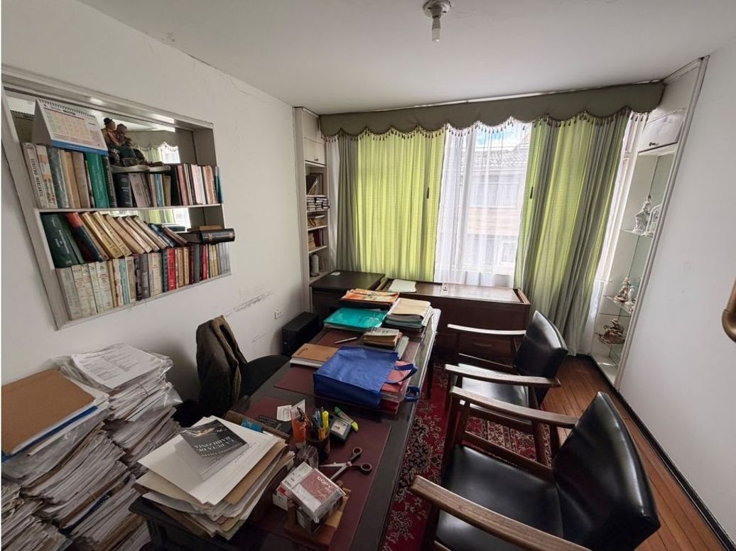 Casa de 8 alcobas en venta en La Aurora, Bogotá, 260 m² · foto 10 de 17