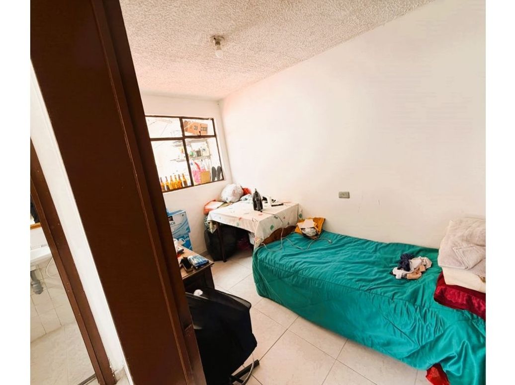 Casa de 8 alcobas en venta en La Aurora, Bogotá, 260 m² · foto 11 de 17