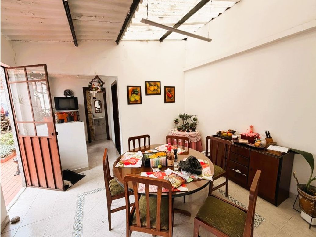 Casa de 8 alcobas en venta en La Aurora, Bogotá, 260 m² · foto 12 de 17