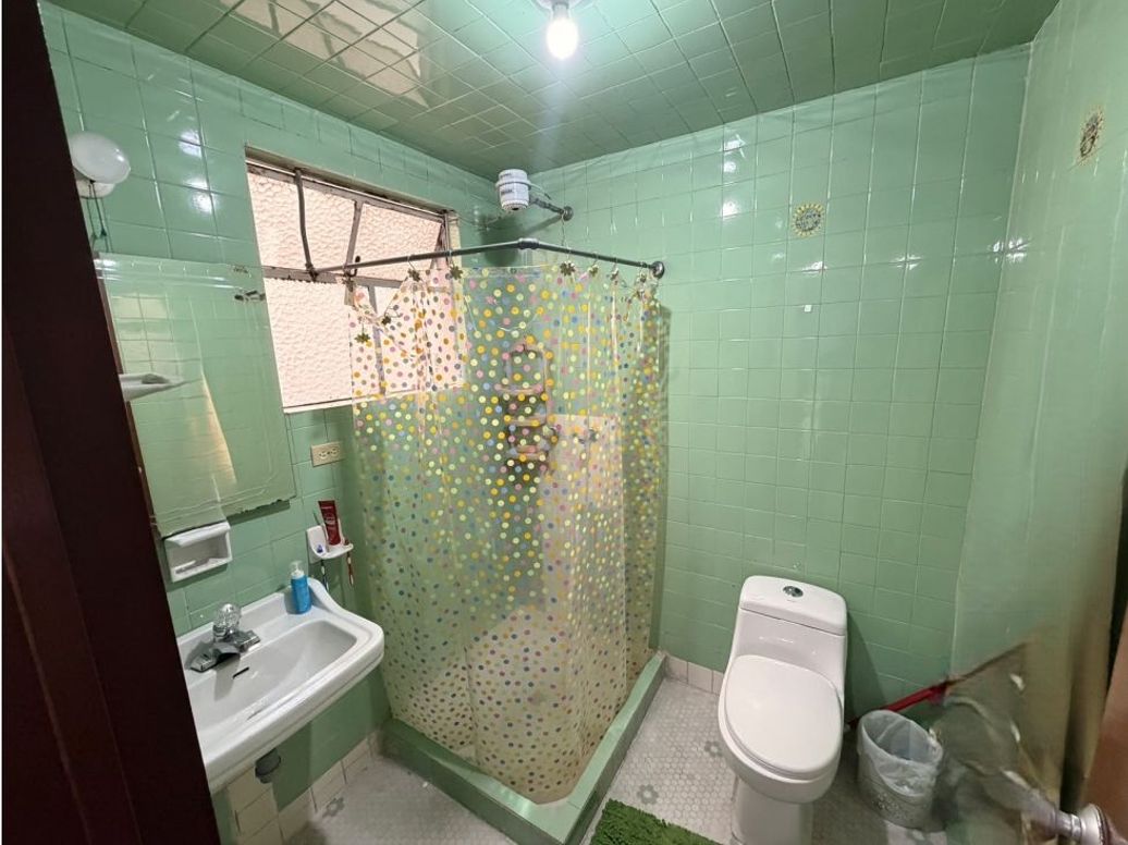 Casa de 8 alcobas en venta en La Aurora, Bogotá, 260 m² · foto 16 de 17