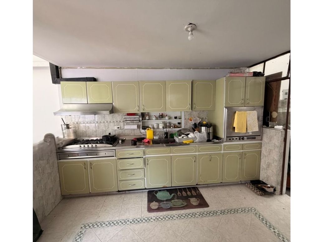 Casa de 8 alcobas en venta en La Aurora, Bogotá, 260 m² · foto 13 de 17