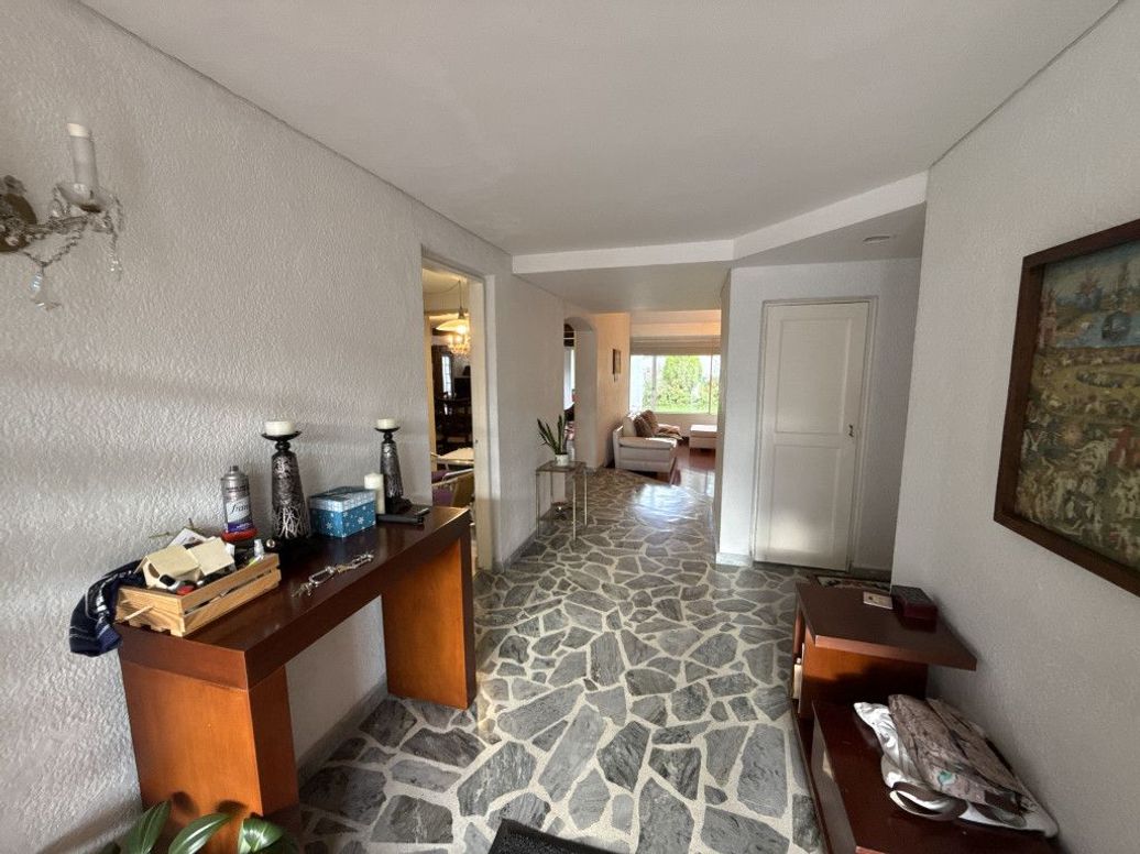 Casa de 4 alcobas en venta en El Contador, Bogotá, 390 m² · foto 8 de 10