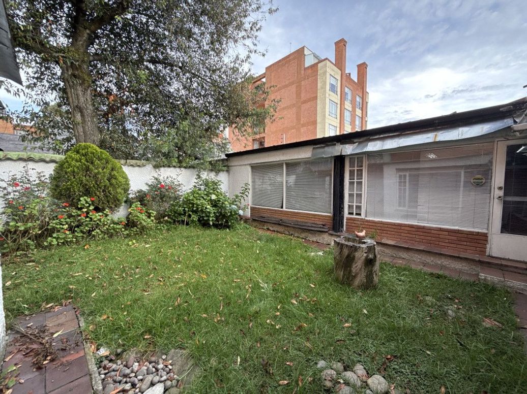 Casa de 4 alcobas en venta en El Contador, Bogotá, 390 m² · foto 2 de 10