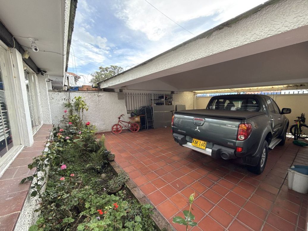 Casa de 4 alcobas en venta en El Contador, Bogotá, 390 m² · foto 3 de 10