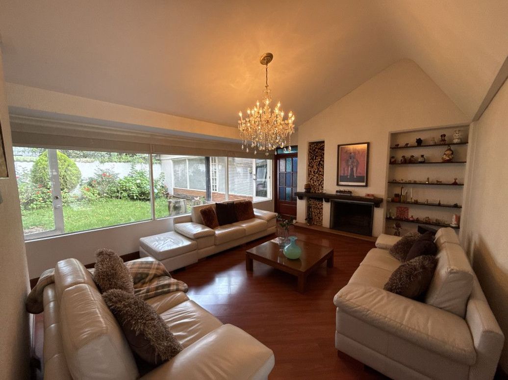 Casa de 4 alcobas en venta en El Contador, Bogotá, 390 m² · foto 4 de 10