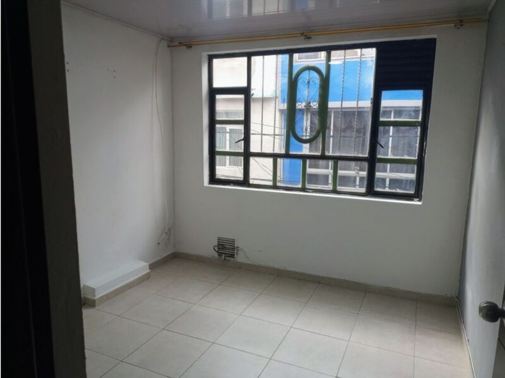 Casa de 11 alcobas en venta en El Refugio, Bogotá, 72 m² · foto 7 de 18