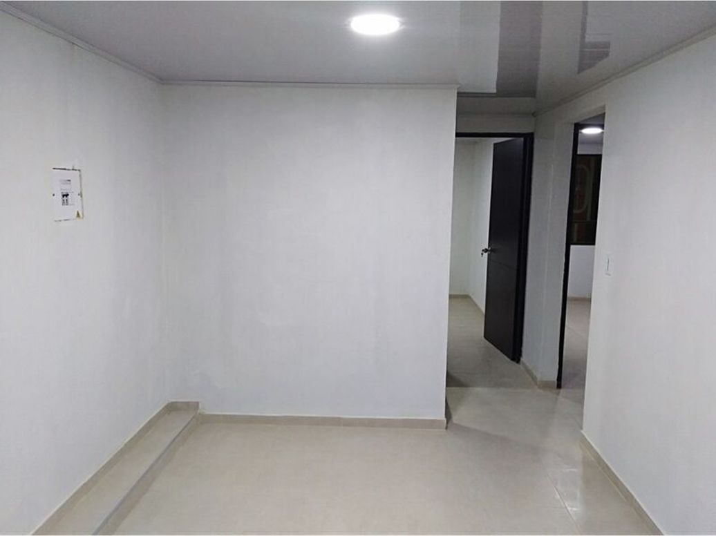 Casa de 11 alcobas en venta en El Refugio, Bogotá, 72 m² · foto 16 de 18