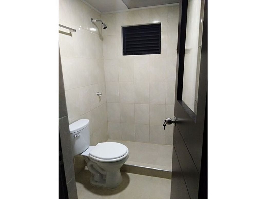 Casa de 11 alcobas en venta en El Refugio, Bogotá, 72 m² · foto 18 de 18