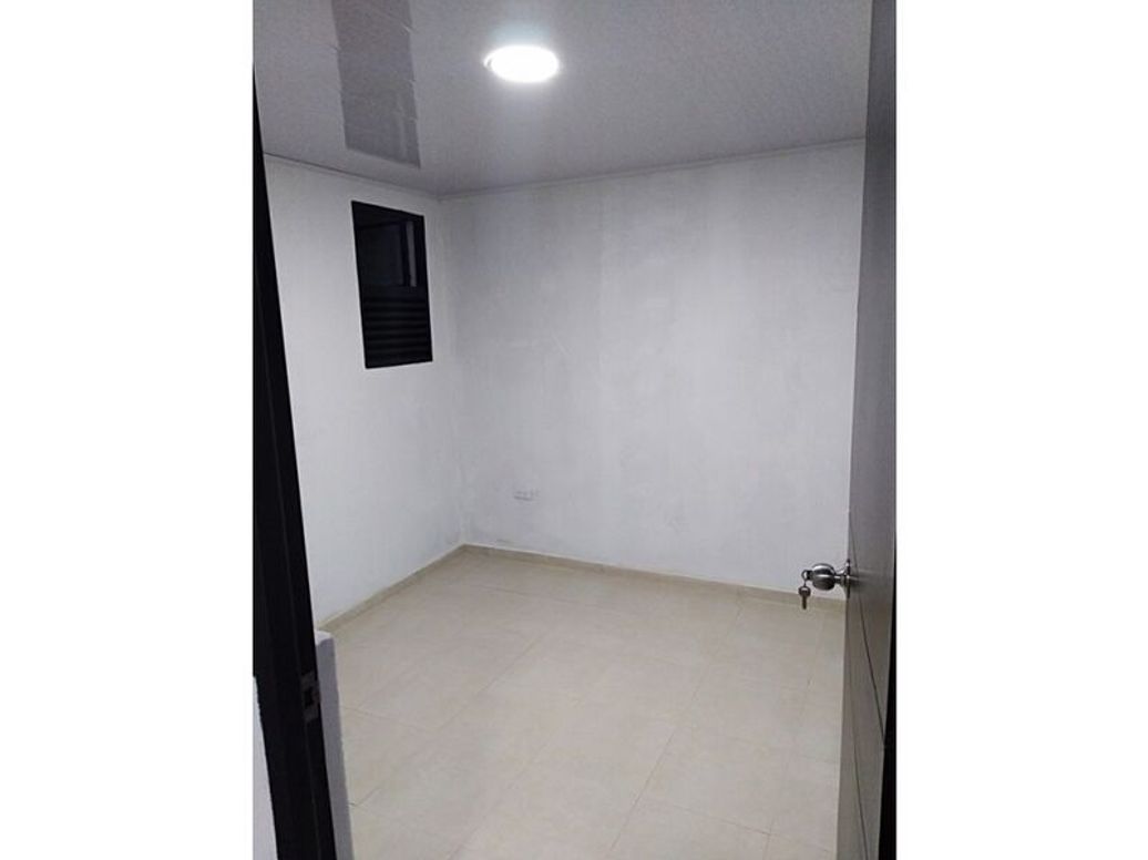 Casa de 11 alcobas en venta en El Refugio, Bogotá, 72 m² · foto 17 de 18