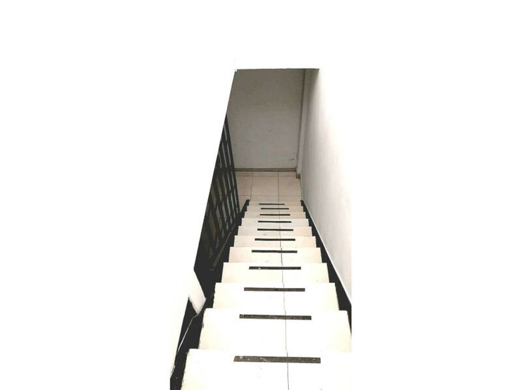 Casa de 11 alcobas en venta en El Refugio, Bogotá, 72 m² · foto 5 de 18