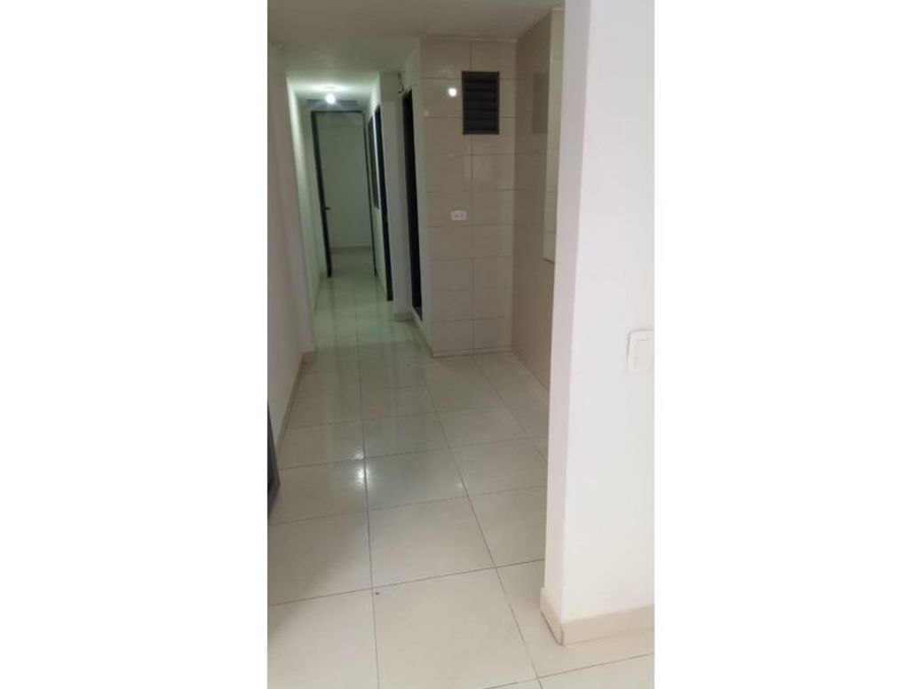 Casa de 11 alcobas en venta en El Refugio, Bogotá, 72 m² · foto 10 de 18