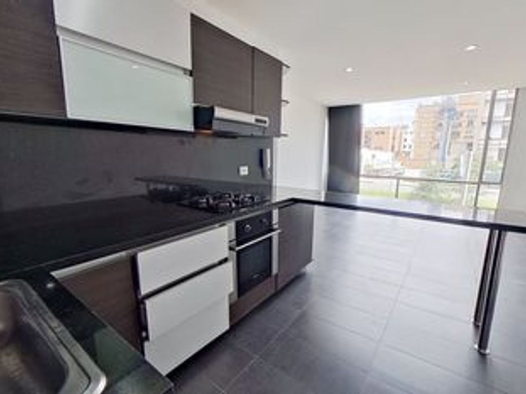 Apartamento de 2 alcobas en venta en Santa Barbara Occidental, Bogotá, 64 m² · foto 3 de 16
