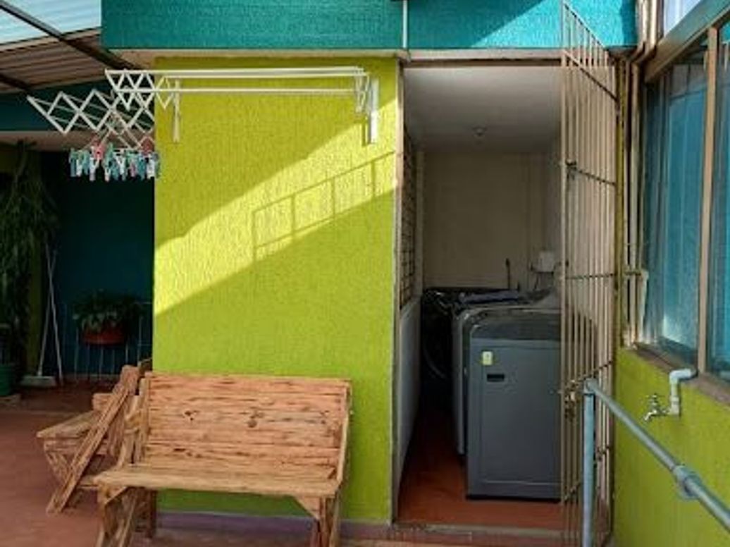 Casa de 13 alcobas en venta en Nuevo Timiza, Bogotá, 304 m² · foto 12 de 17