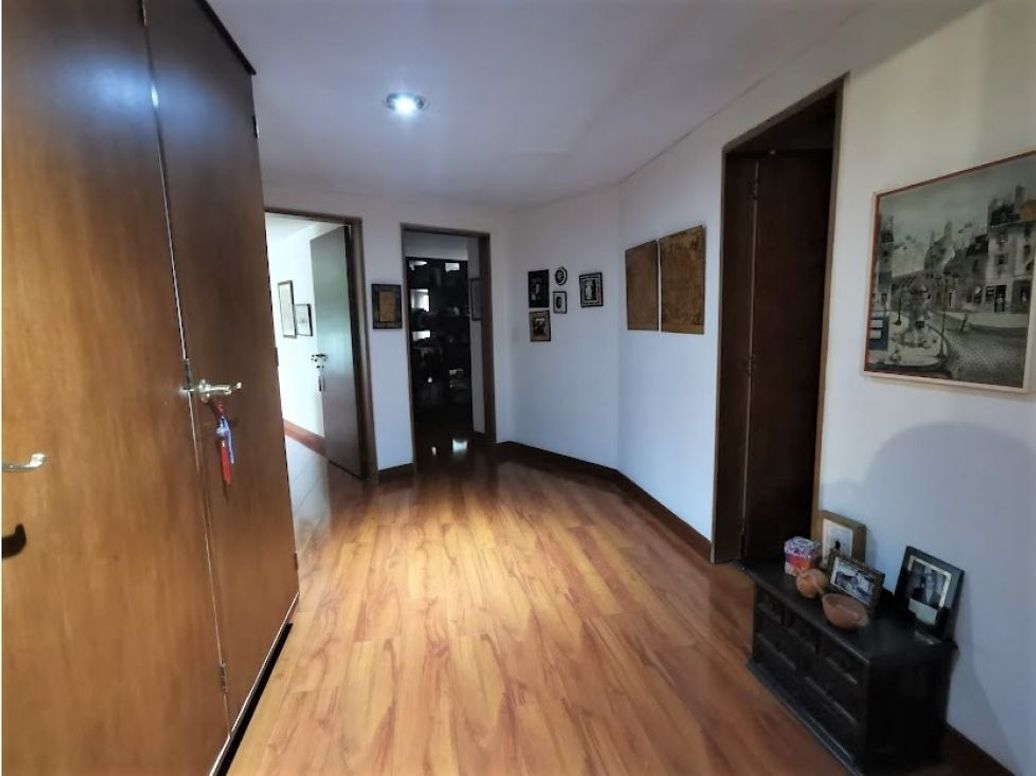 Apartamento de 3 alcobas en venta en Los Rosales, Bogotá, 284 m² · foto 10 de 20