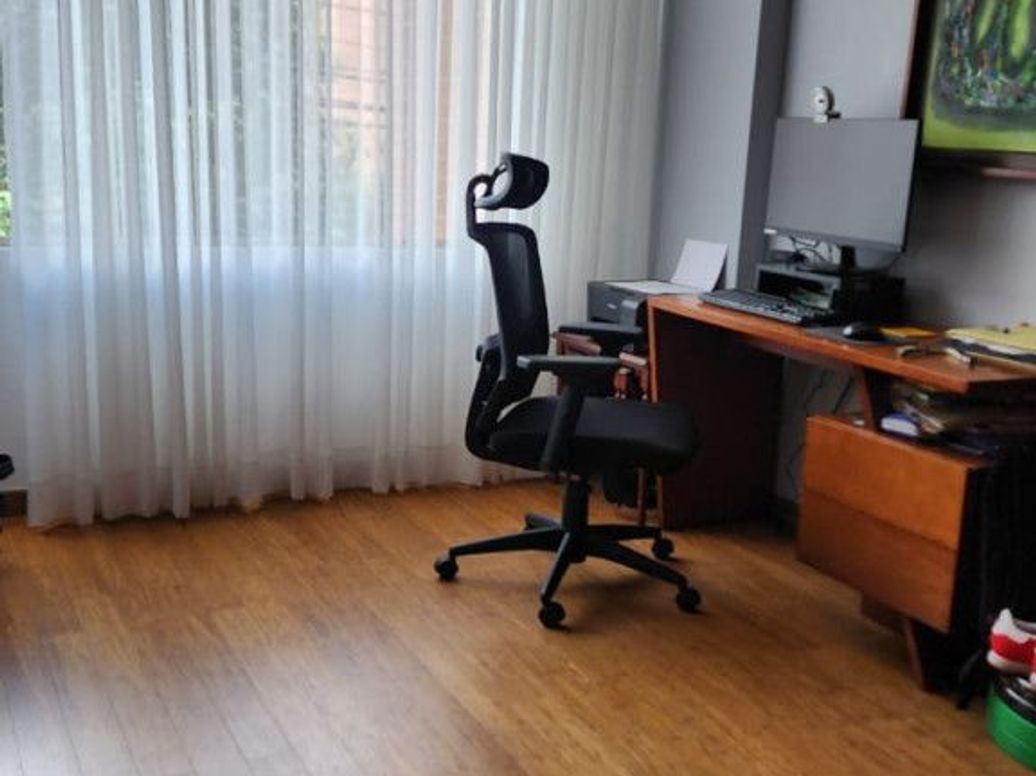 Apartamento de 3 alcobas en venta en Santa Barbara Occidental, Bogotá, 119 m² · foto 3 de 17