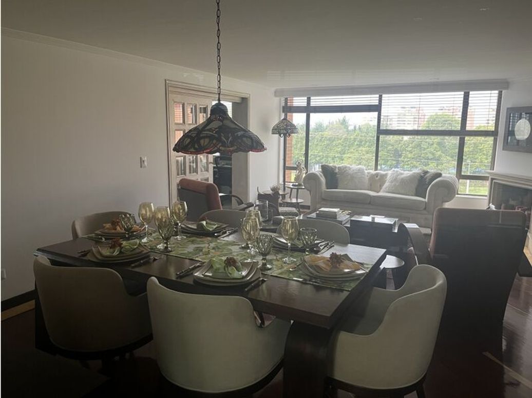 Apartamento de 3 alcobas en venta en Bella Suiza, Bogotá, 145 m² · foto 2 de 17