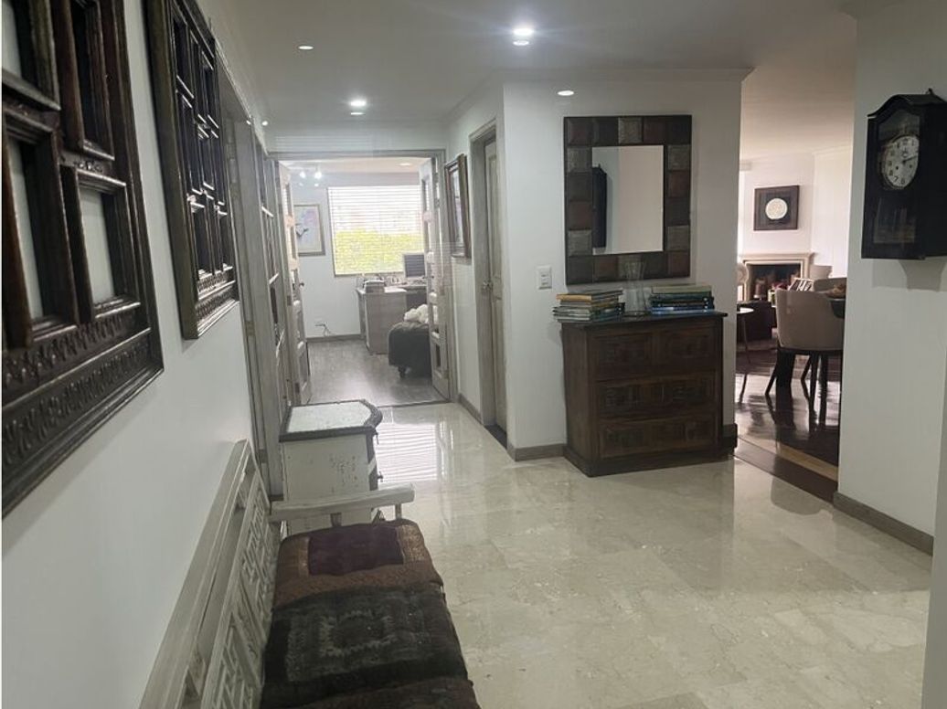 Apartamento de 3 alcobas en venta en Bella Suiza, Bogotá, 145 m² · foto 5 de 17