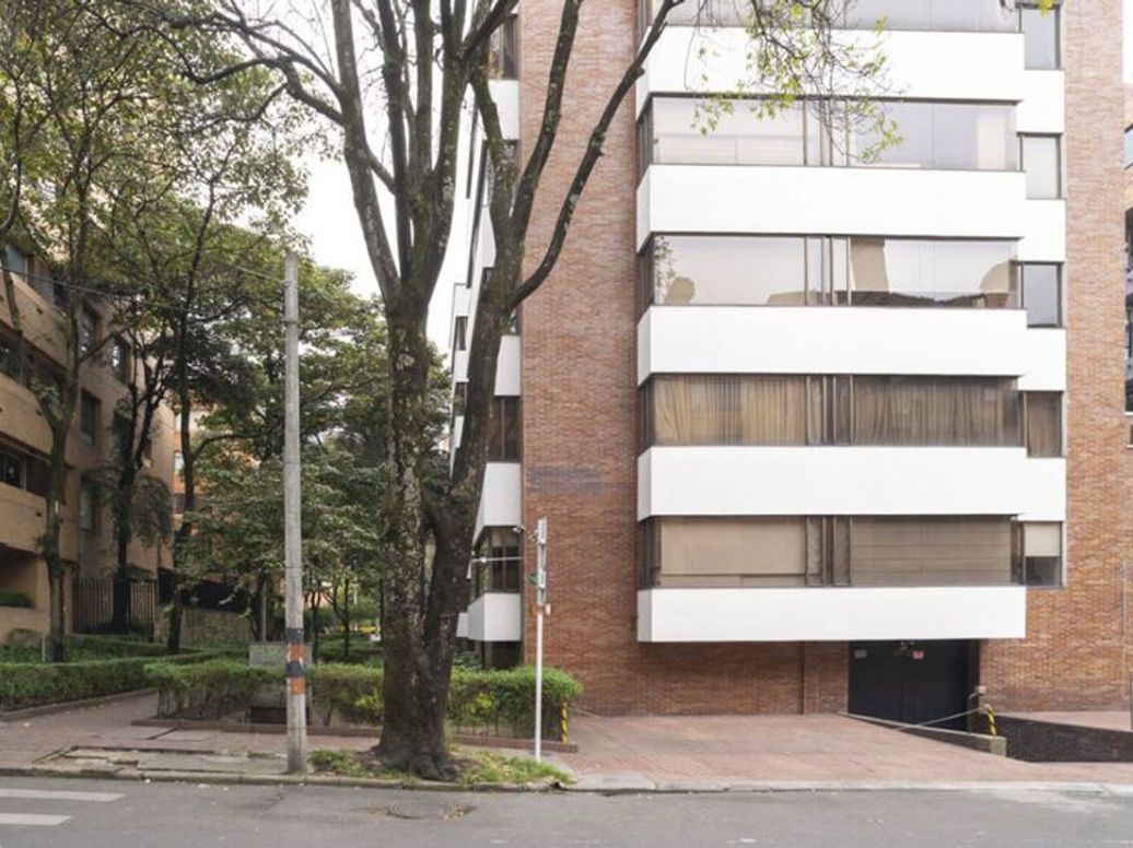 Apartamento de 2 alcobas en venta en Chicó Norte, Bogotá, 200 m² · foto 2 de 20