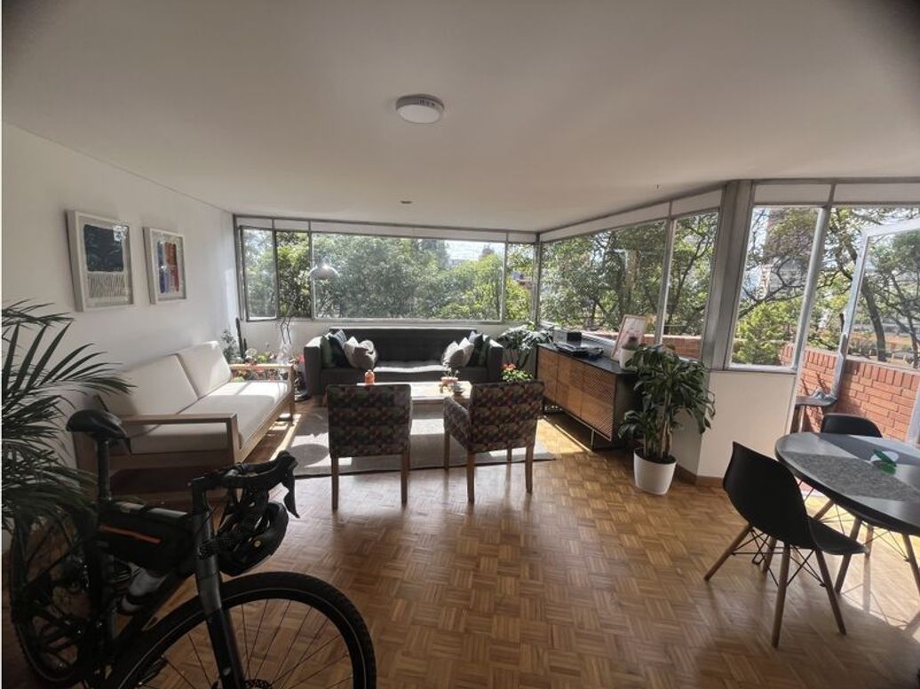 Apartamento de 3 alcobas en venta en La Macarena, Bogotá, 131 m² · foto 2 de 16