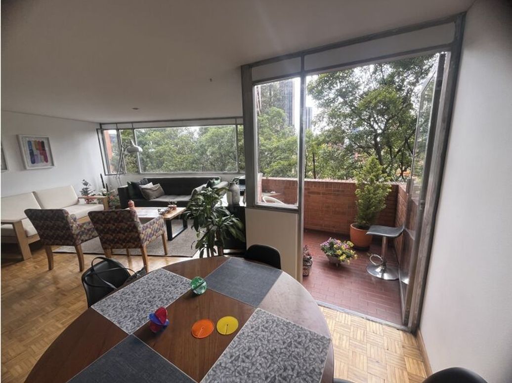Apartamento de 3 alcobas en venta en La Macarena, Bogotá, 131 m² · foto 3 de 16