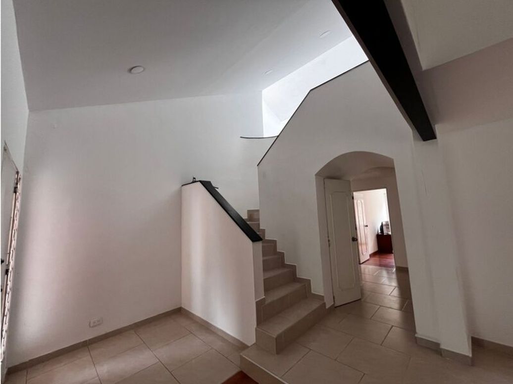 Casa de 4 alcobas en venta en Mónaco, Bogotá, 255 m² · foto 3 de 20