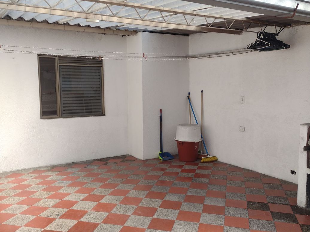 Casa de 6 alcobas en venta en Ub. Azafranes, Bogotá, 204 m² · foto 13 de 15