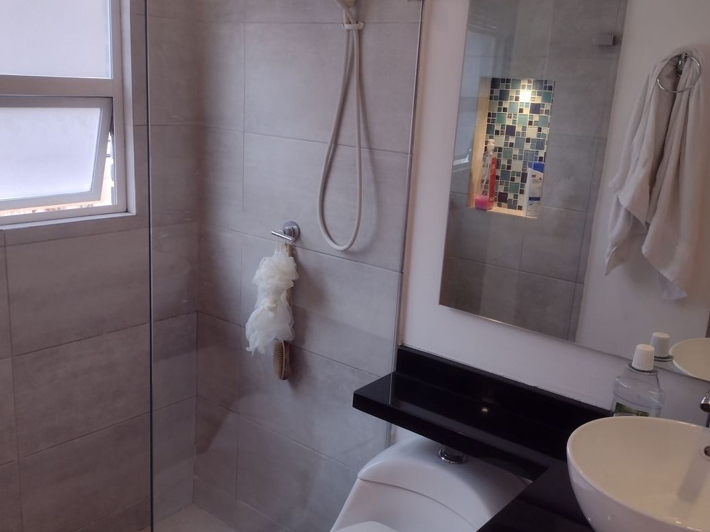 Casa de 6 alcobas en venta en Ub. Azafranes, Bogotá, 204 m² · foto 8 de 15