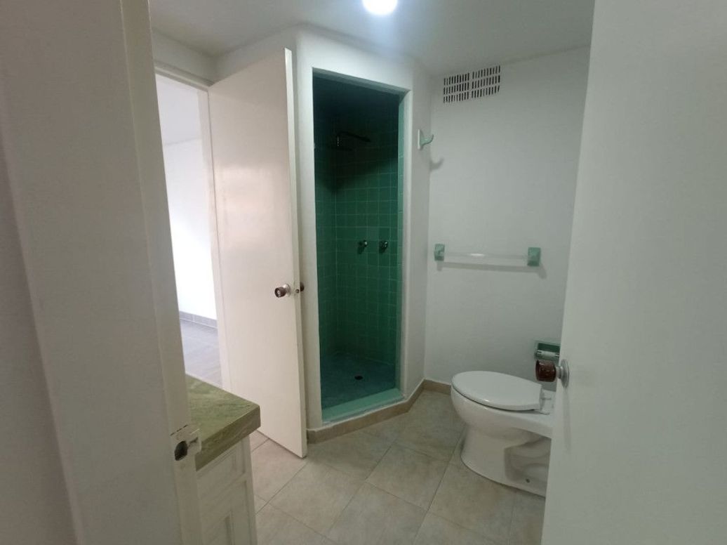Apartamento de 2 alcobas en venta en Santa Barbara Central, Bogotá, 74 m² · foto 7 de 19