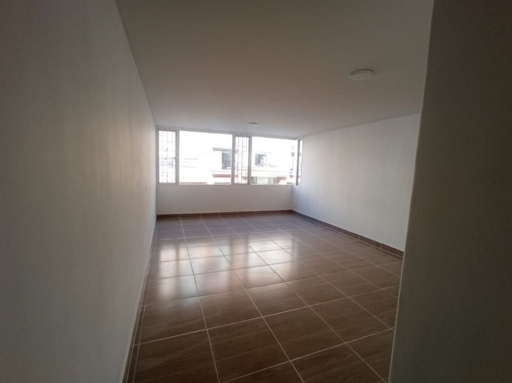 Apartamento de 2 alcobas en venta en Santa Barbara Central, Bogotá, 74 m² · foto 4 de 19