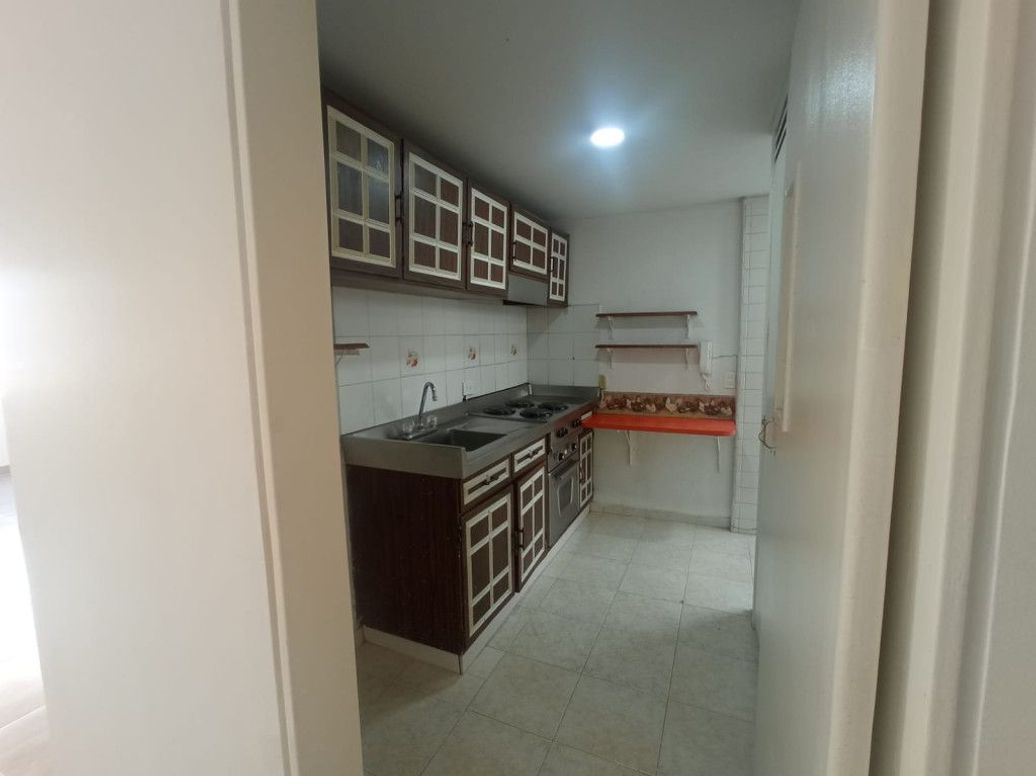 Apartamento de 2 alcobas en venta en Santa Barbara Central, Bogotá, 74 m² · foto 16 de 19