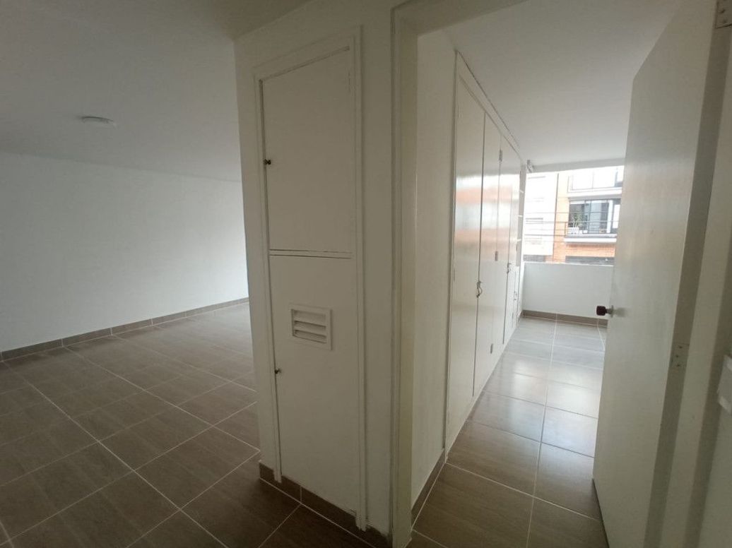 Apartamento de 2 alcobas en venta en Santa Barbara Central, Bogotá, 74 m² · foto 9 de 19