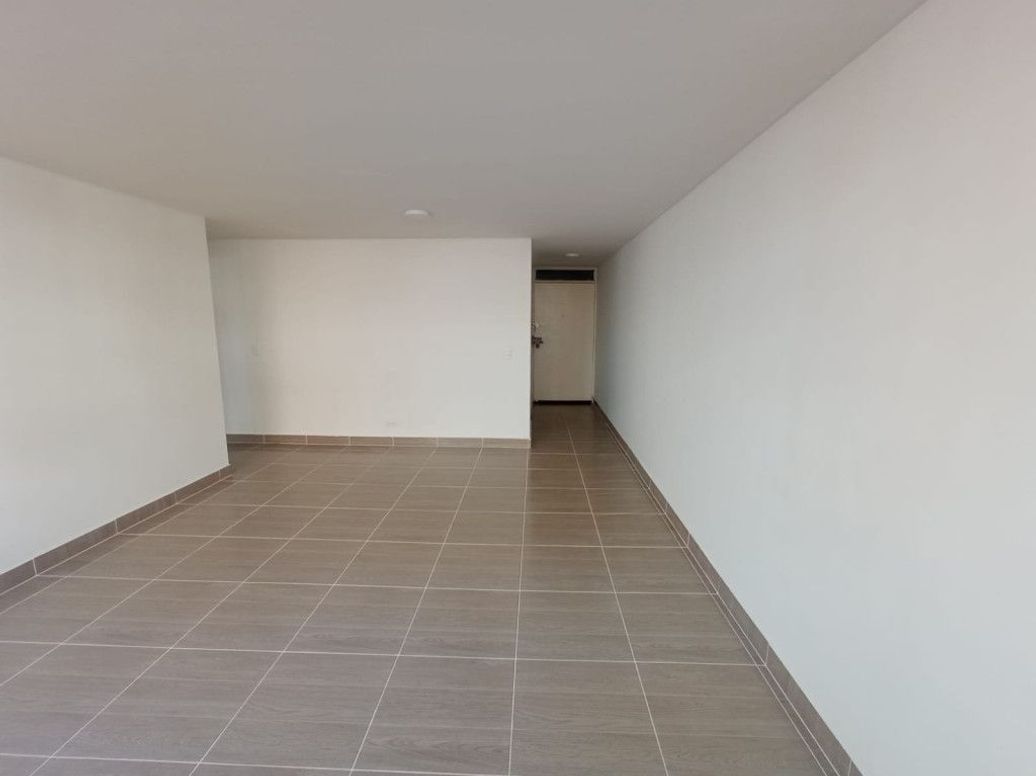 Apartamento de 2 alcobas en venta en Santa Barbara Central, Bogotá, 74 m² · foto 3 de 19