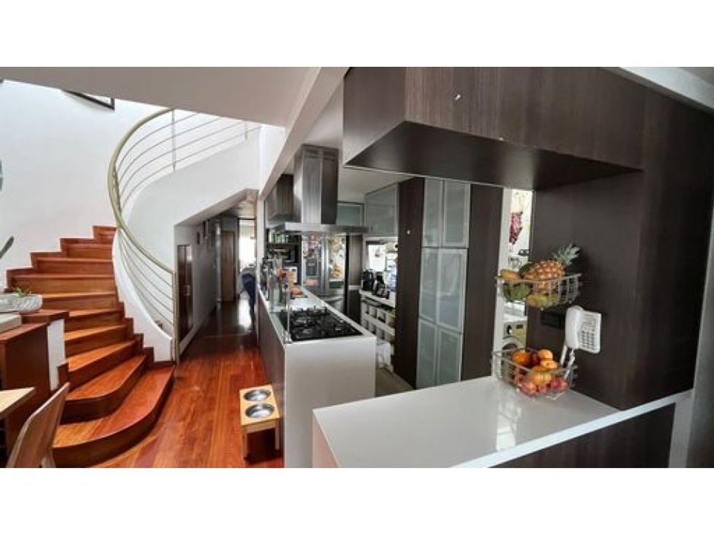 Apartamento de 4 alcobas en venta en Chapinero Alto, Bogotá, 141 m² · foto 2 de 18