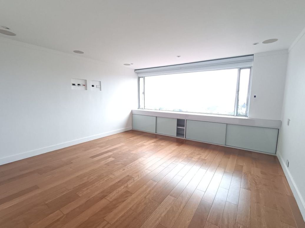 Apartamento de 2 alcobas en venta en El Refugio, Bogotá, 192 m² · foto 7 de 20